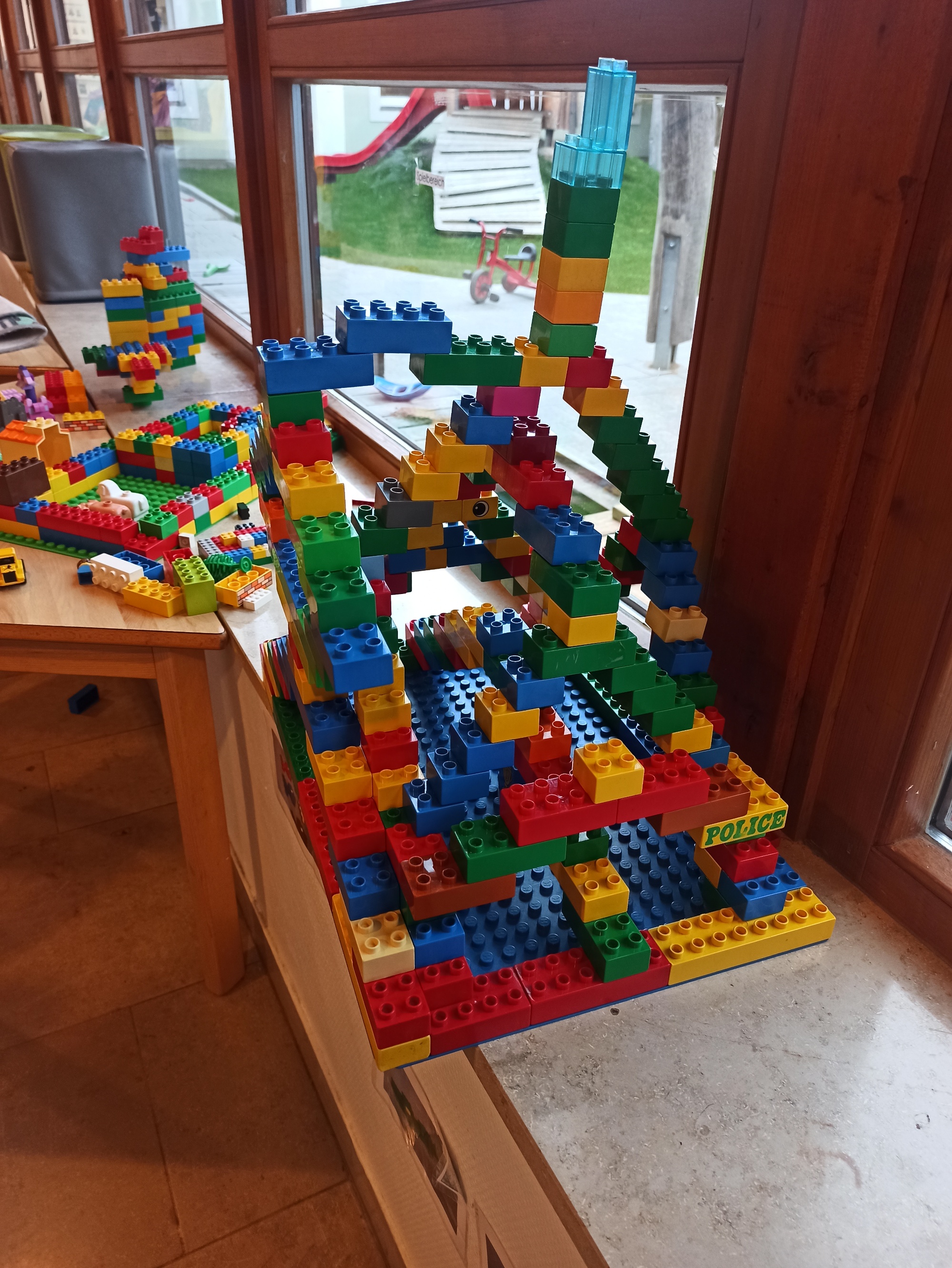 Dreidimensionales Bauen in der Duplo-Ecke